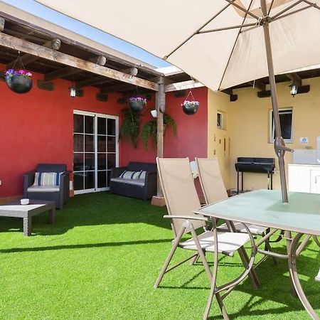 Villa Blanca Tenerife - Private Rooms - Terrace And Bbq, 5 Minutes From The Beach And Airport San Isidro  Eksteriør billede