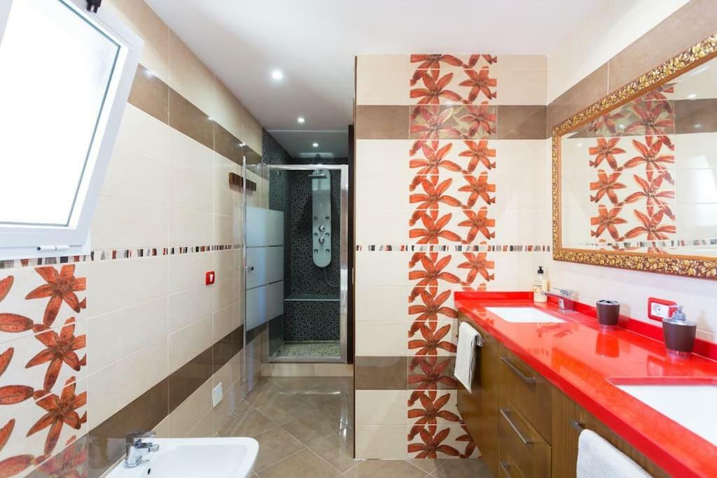 Villa Blanca Tenerife - Private Rooms - Terrace And Bbq, 5 Minutes From The Beach And Airport San Isidro  Eksteriør billede